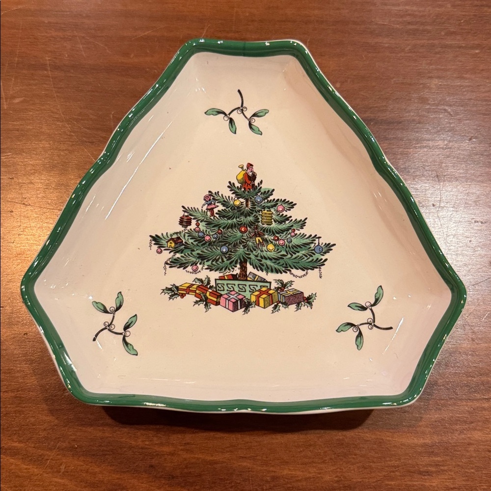 NWOT Spode Decorated Christmas Tringular Plate Green Trim 5 1/2” England Holiday